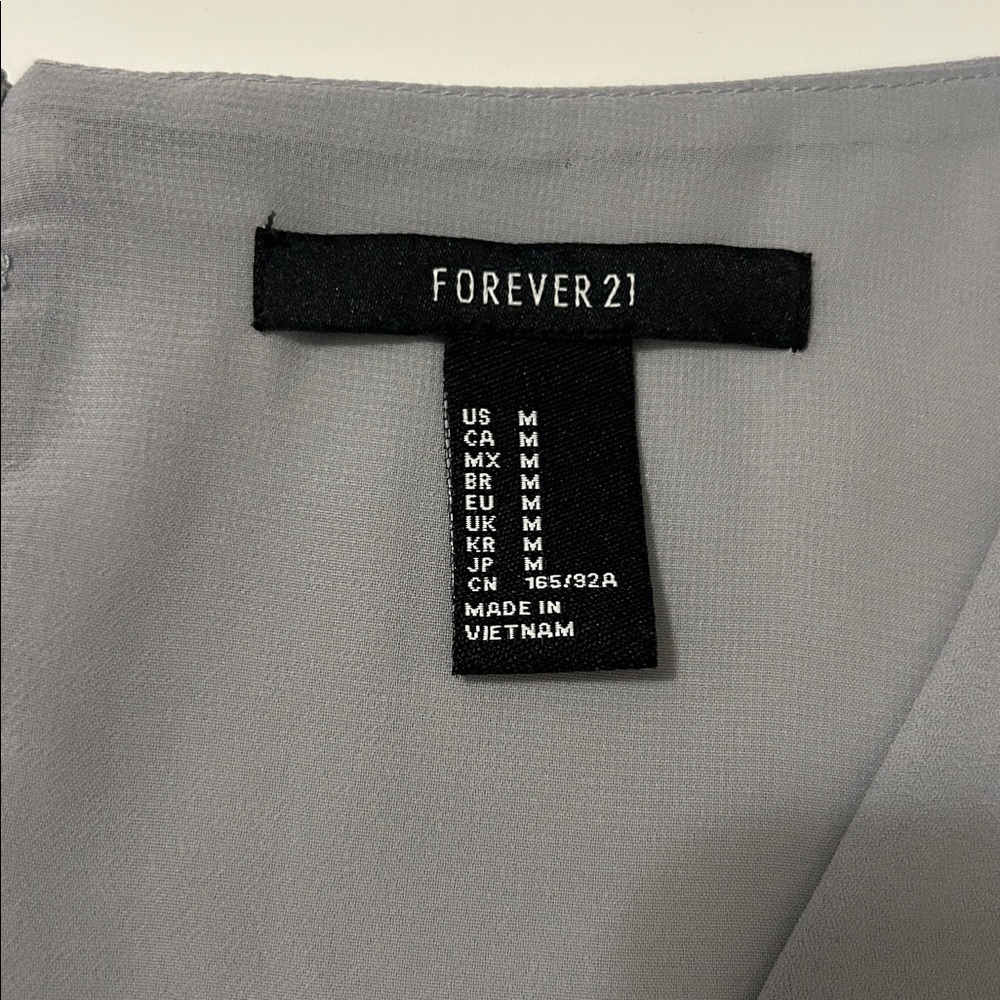 Forever 21 Women’s Gray V-Neck Sleeveless Blouse M - Picture 4 of 8